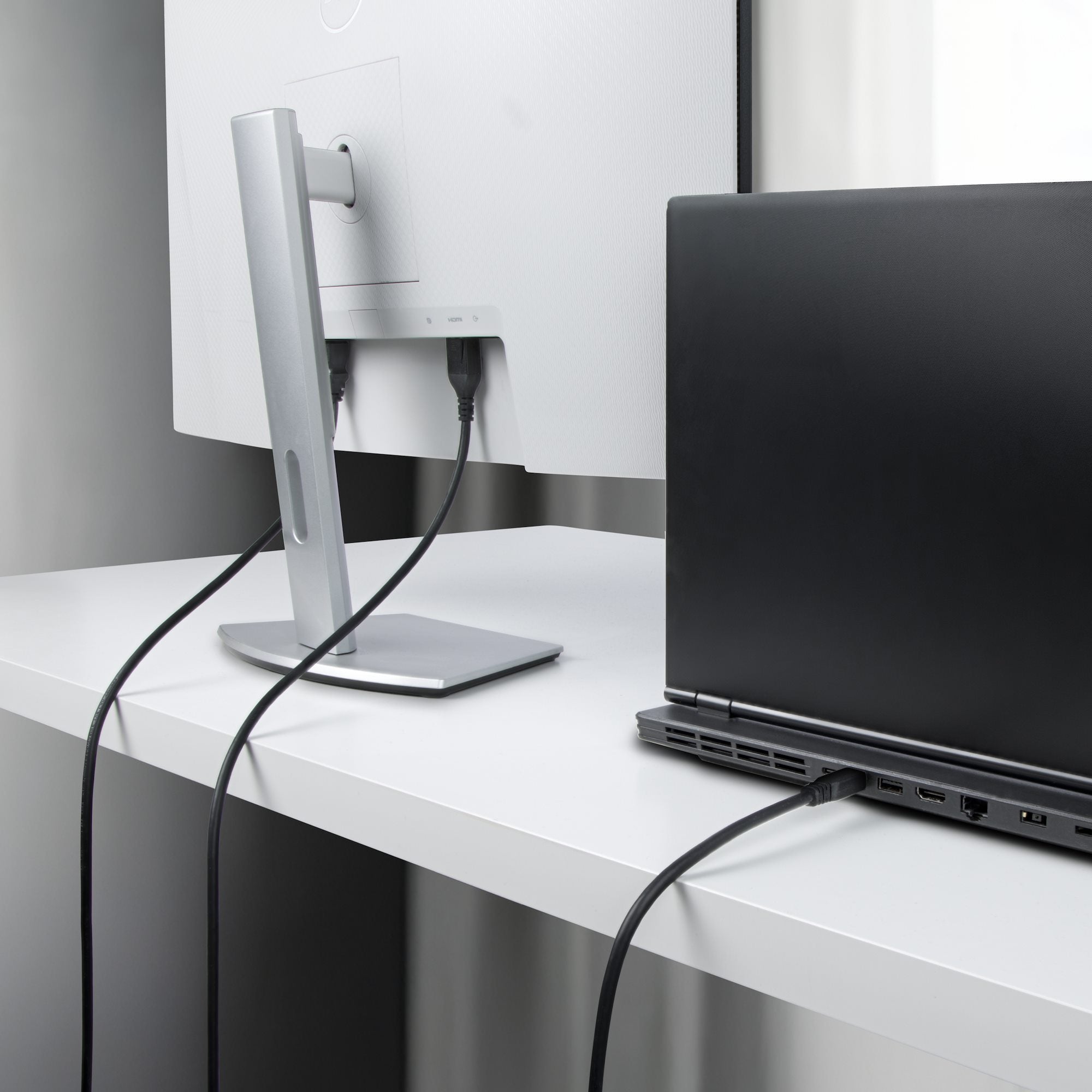 StarTech.com 10ft (3m) Mini DisplayPort to DisplayPort 1.4 Cable - 8K 60Hz/4K 120Hz HBR3 HDR, UHD mDP to DP 1.4 Cord, Ultra HD Monitor/Video Cable