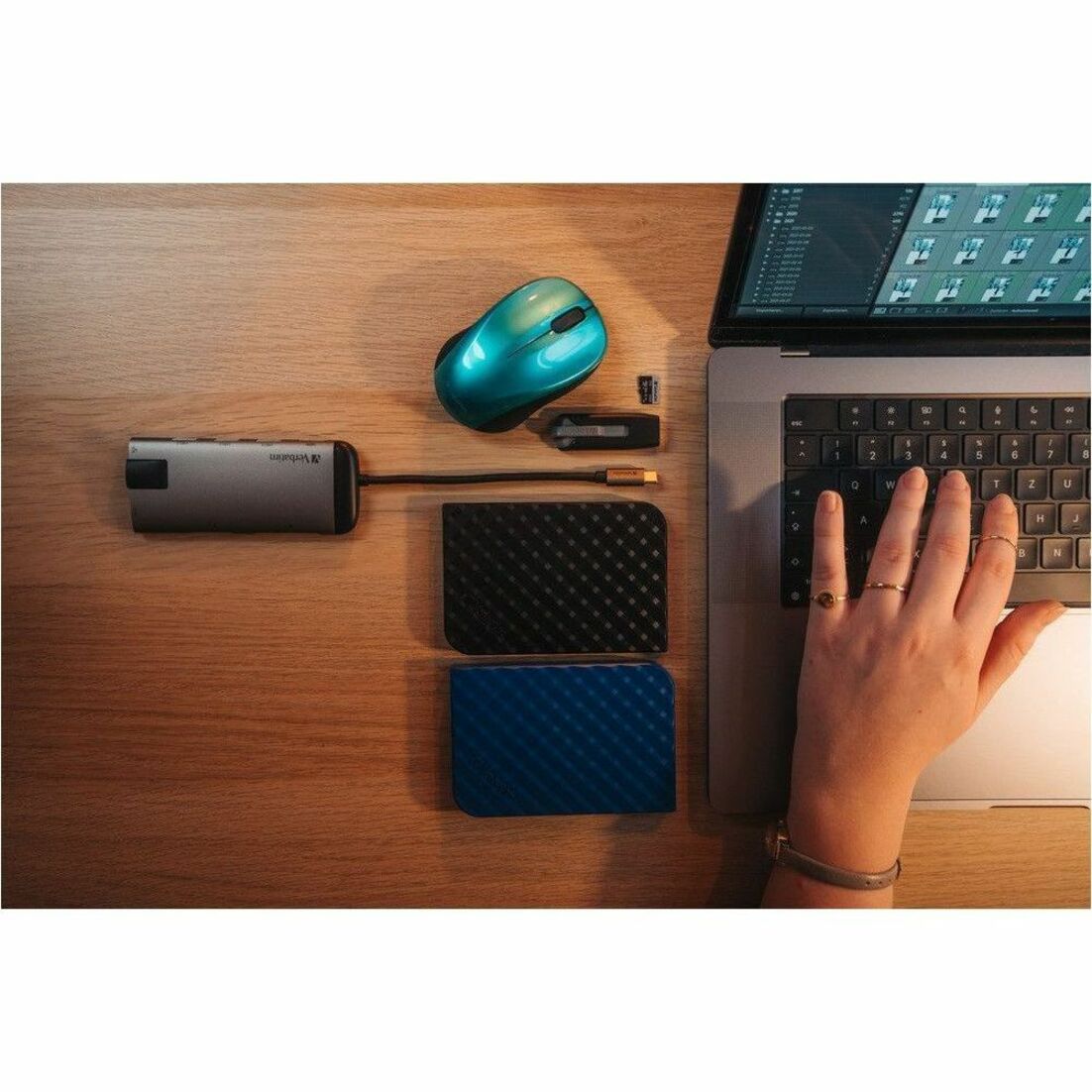 Verbatim Store 'n' Go V3 32 GB USB 3.2 (Gen 1) Type A Flash Drive - Grey - Alternate view 9