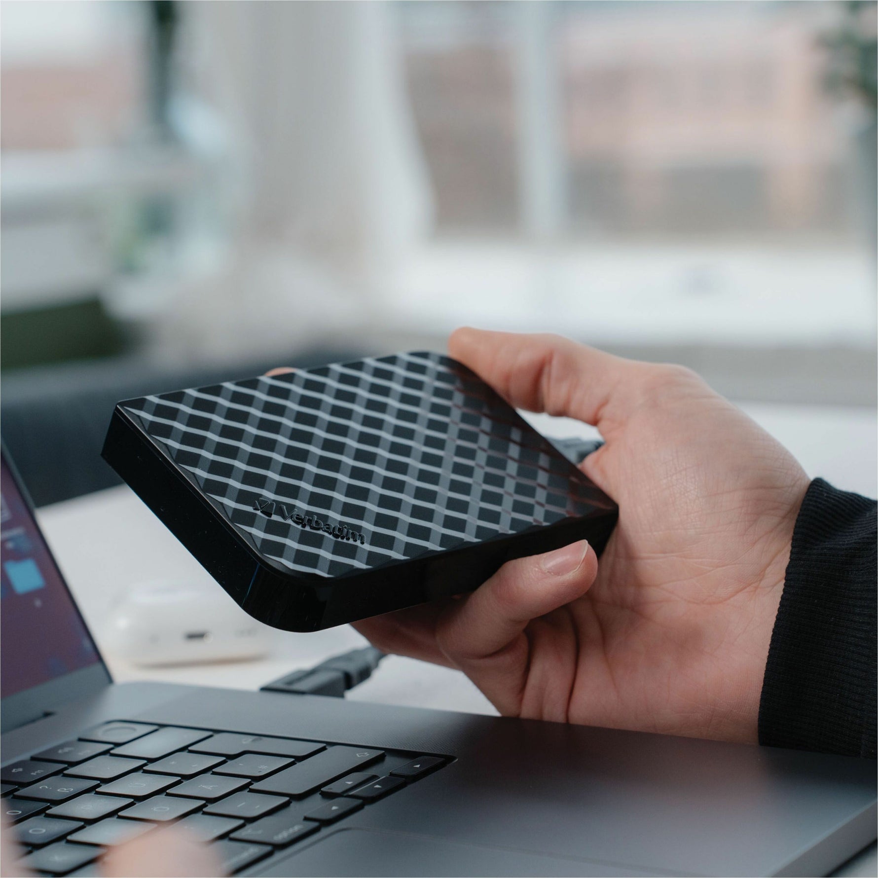 Verbatim Store 'n' Go 1 TB Portable Hard Drive - 2.5' External - Black - Close-up