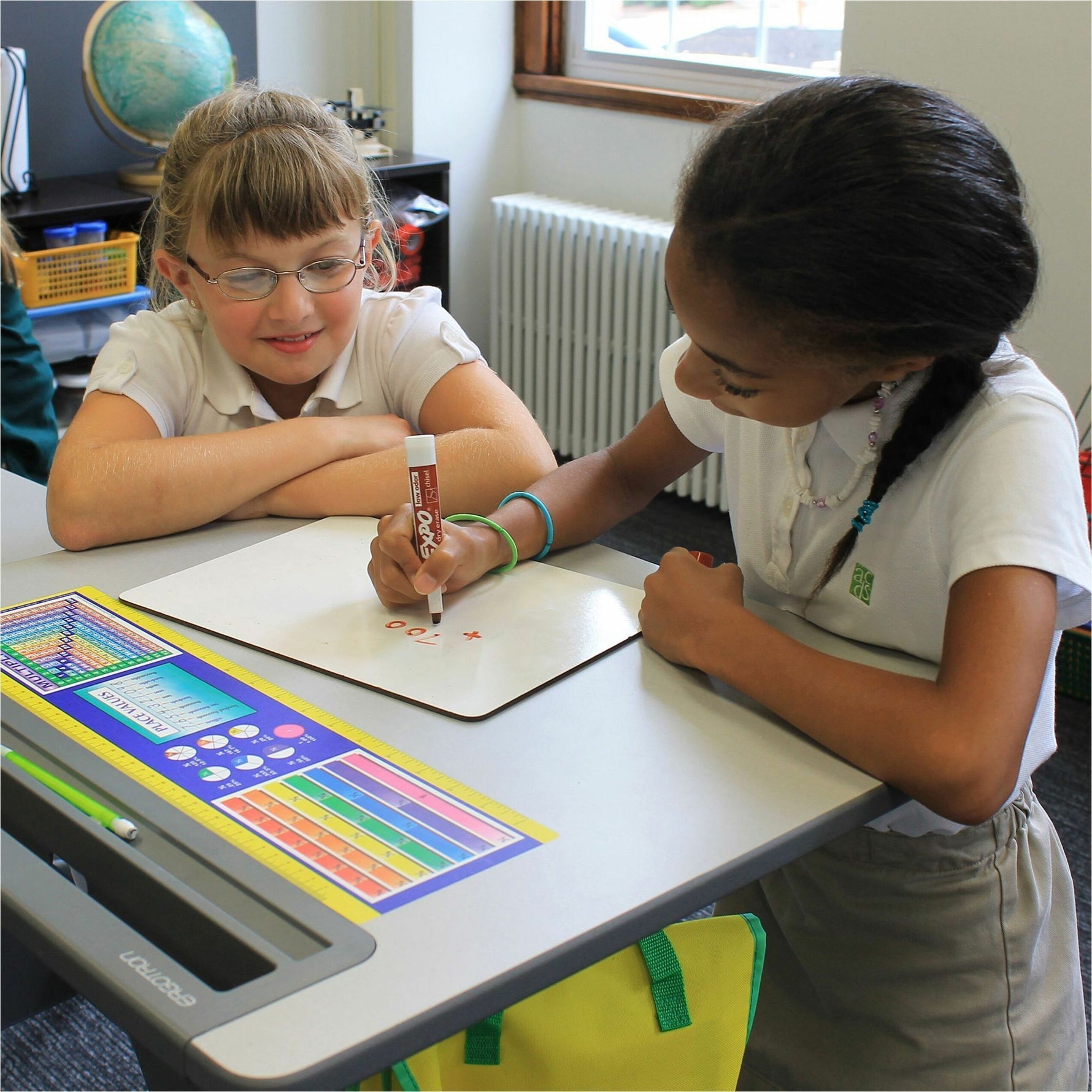 Ergotron LearnFit Student Desk - Alternate view 6
