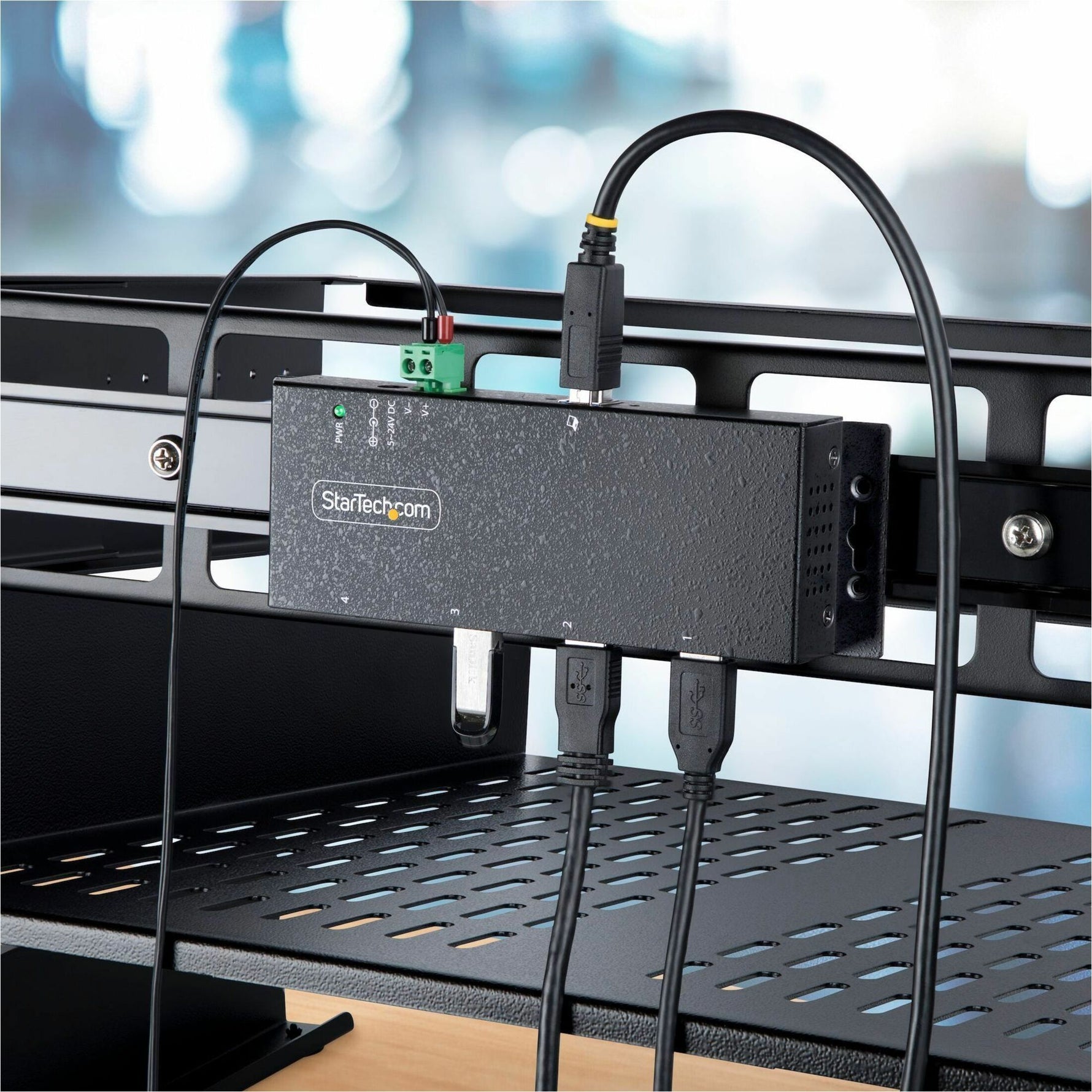 StarTech.com 4-Port Industrial USB 3.0 5Gbps Hub, Rugged USB Hub with ESD Protection, DIN/Wall/Desk Mountable, USB-A Expansion Hub, TAA - Alternate view 9