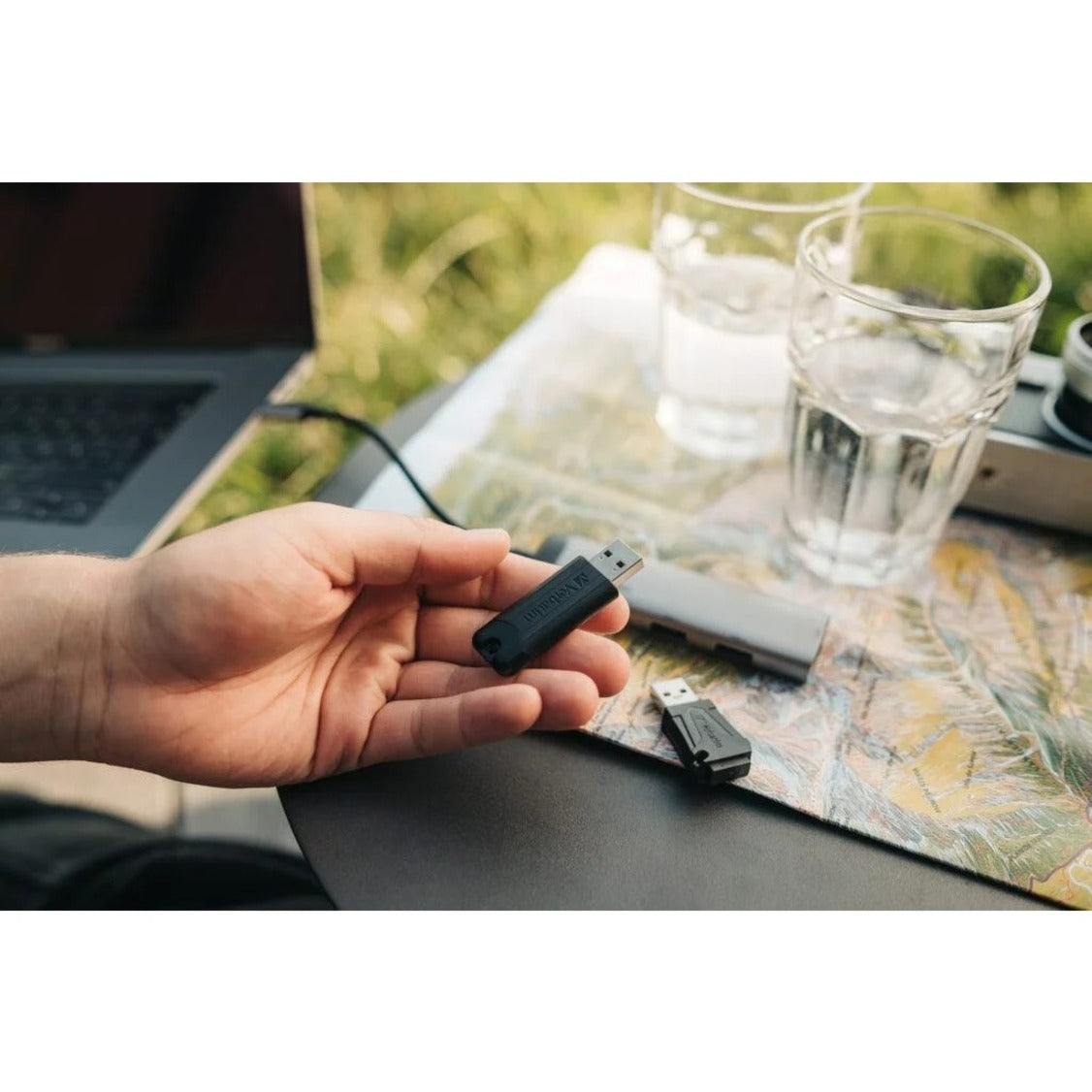 Verbatim PinStripe 256 GB USB 3.2 (Gen 1) Flash Drive - Black