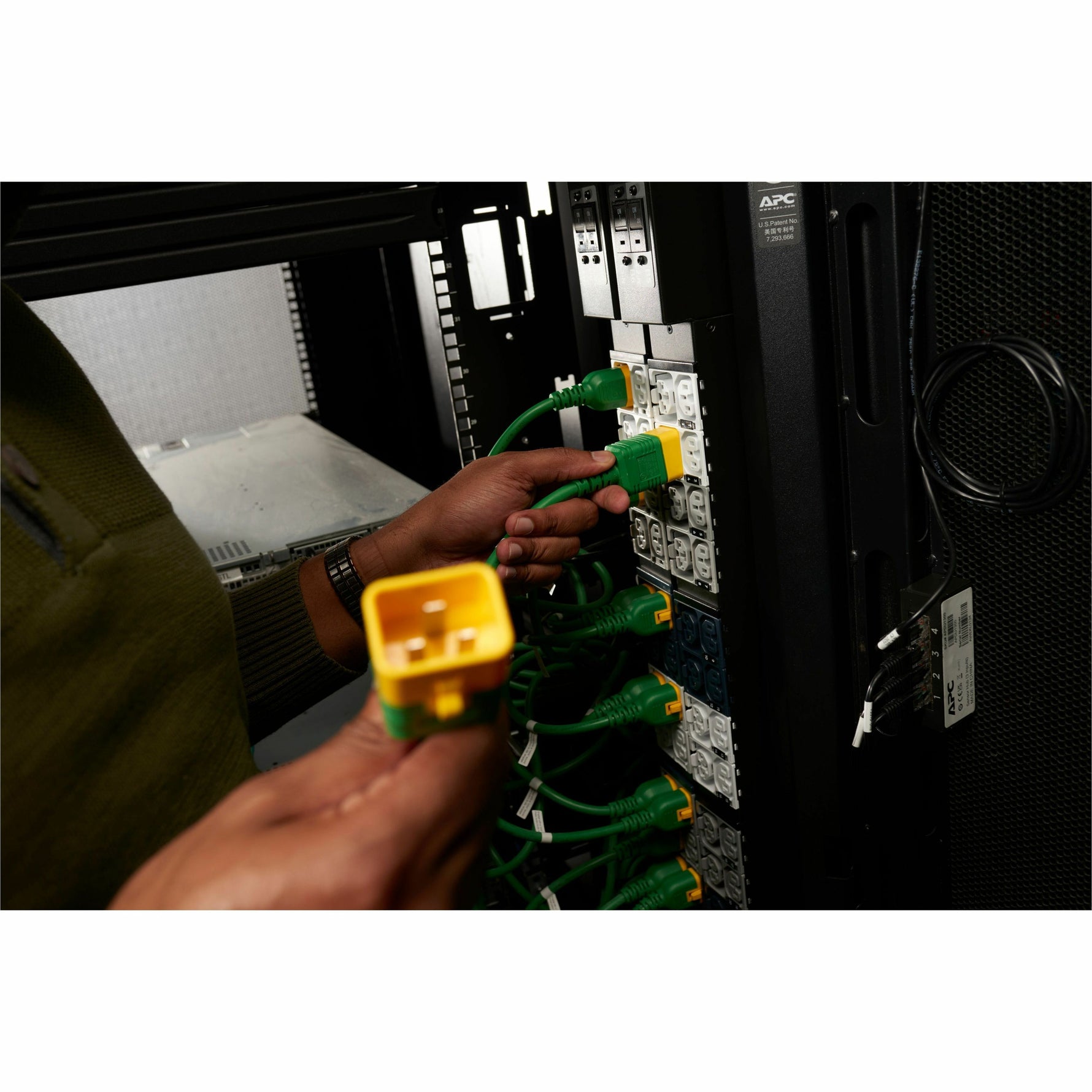 APC NetShelter PDU - Alternate view 6