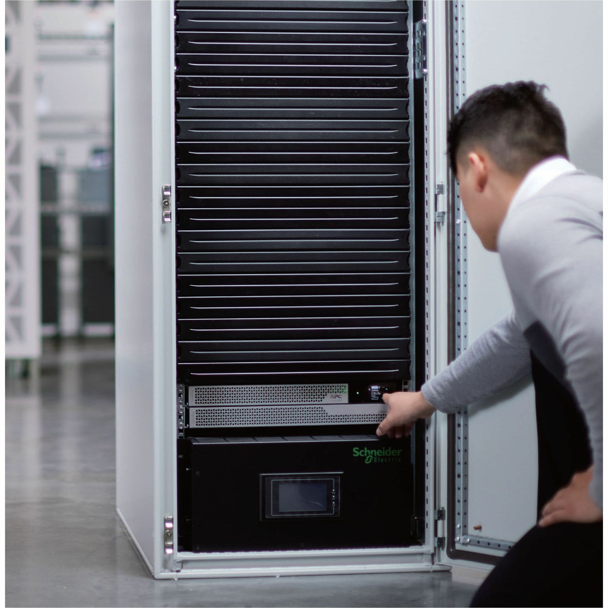 APC by Schneider Electric Smart-UPS Ultra Double Conversion Online UPS - 2.20 kVA/2.20 kW