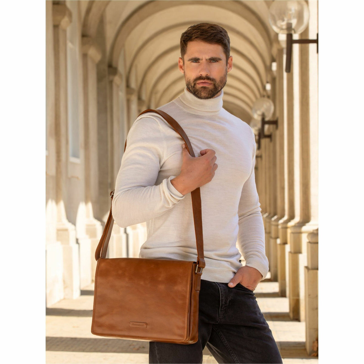 dbramante1928 ApS Marselisborg Carrying Case (Messenger) for 35.6 cm (14') Apple Notebook, MacBook - Golden Brown