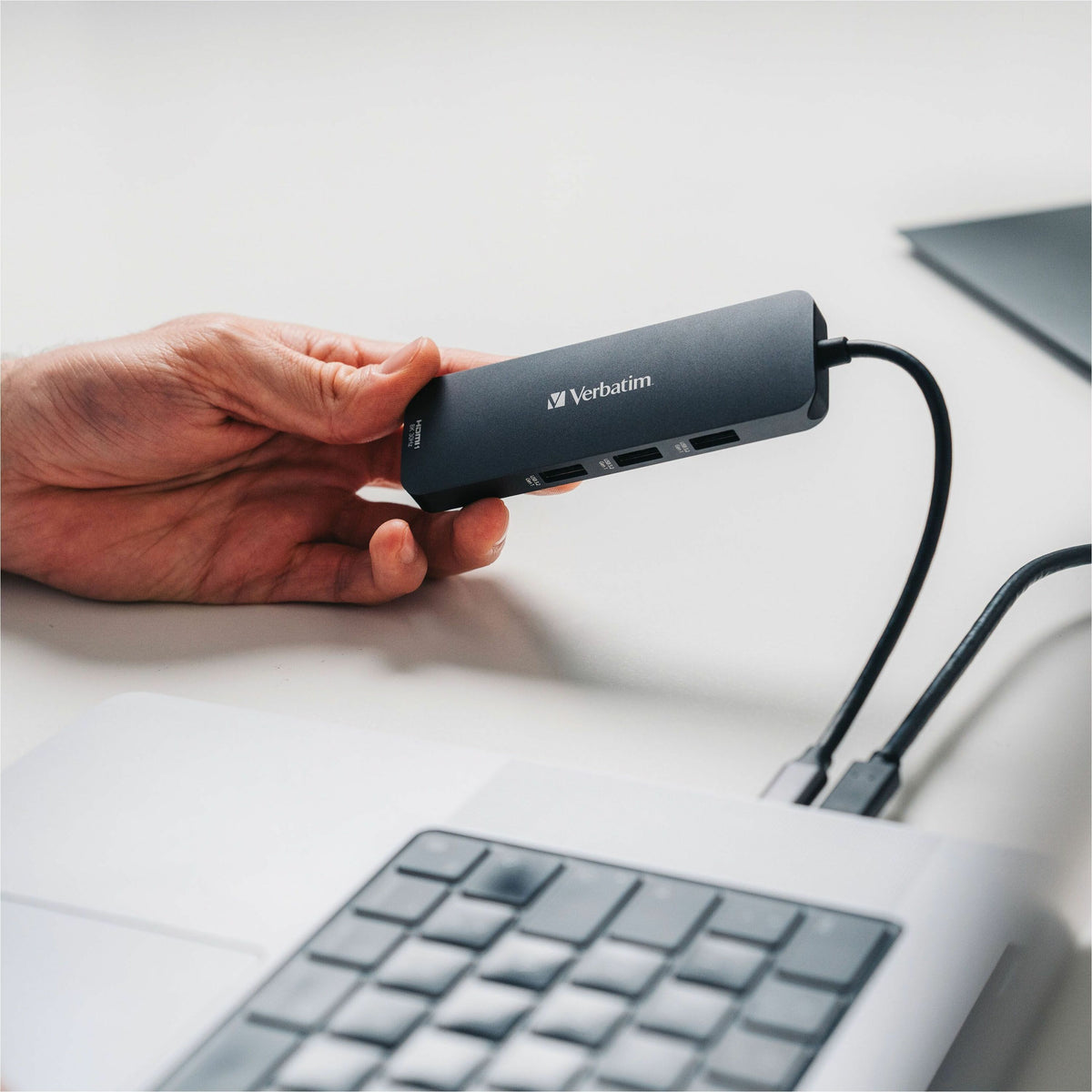 Verbatim USB Type C Docking Station for Notebook - Charging Capability - Memory Card Reader - SD - Alternate view 8