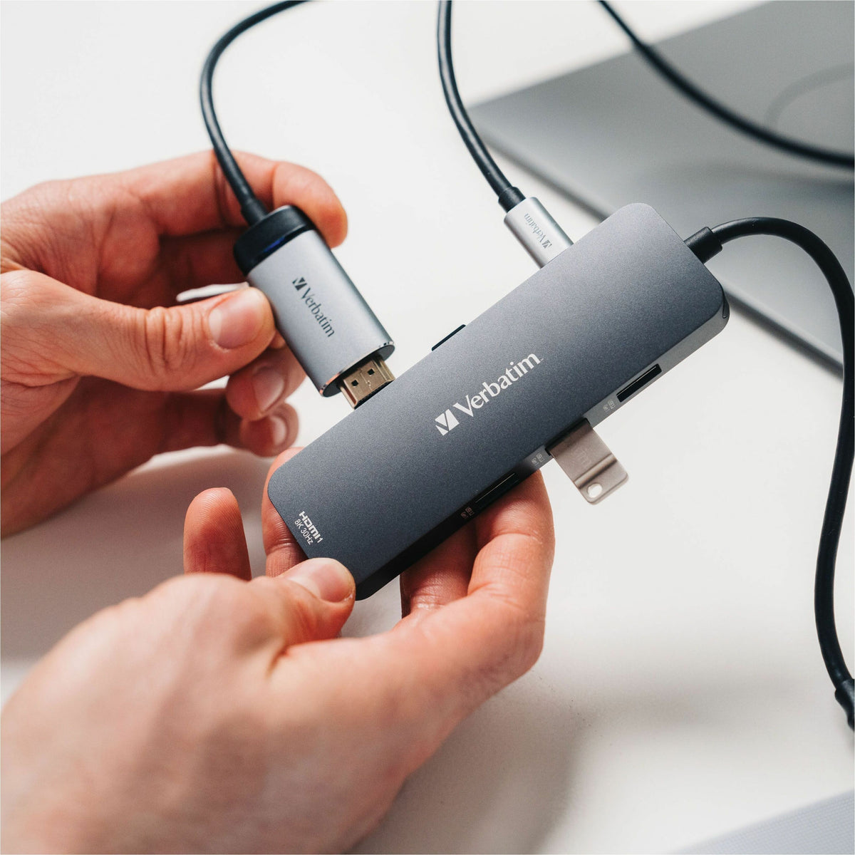 Verbatim USB Type C Docking Station for Notebook - Charging Capability - Memory Card Reader - SD - Alternate view 9