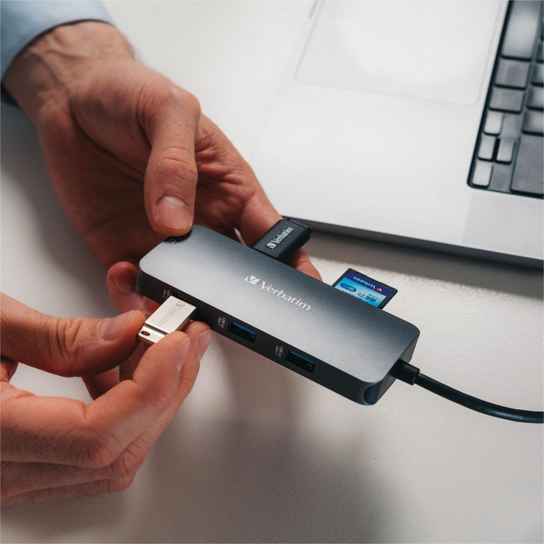 Verbatim USB Type C Docking Station for Notebook - Charging Capability - Memory Card Reader - SD - Alternate view 10