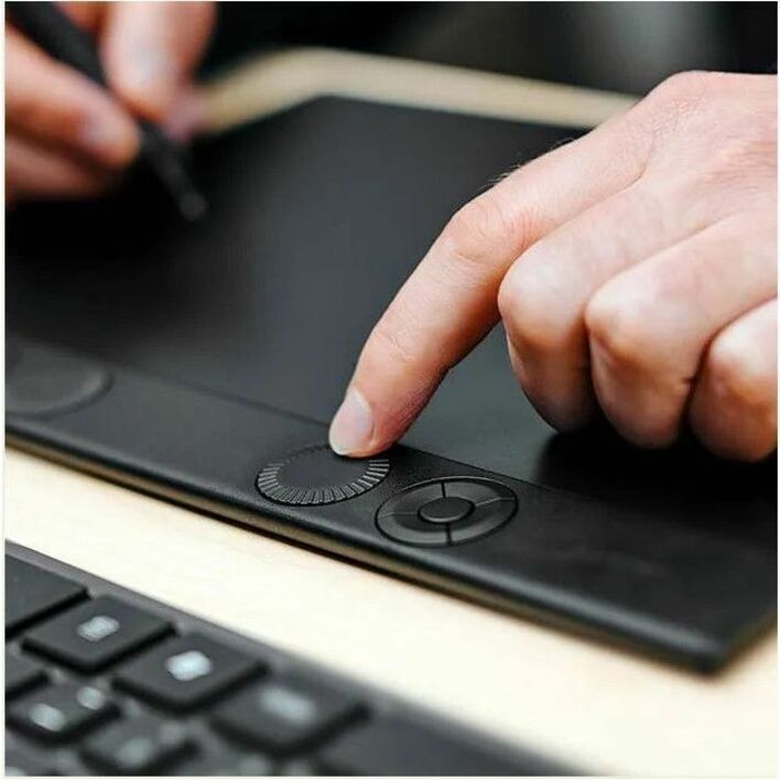 Wacom Intuos Pro 3D Graphics Tablet - Wired/Wireless - Alternate view 14