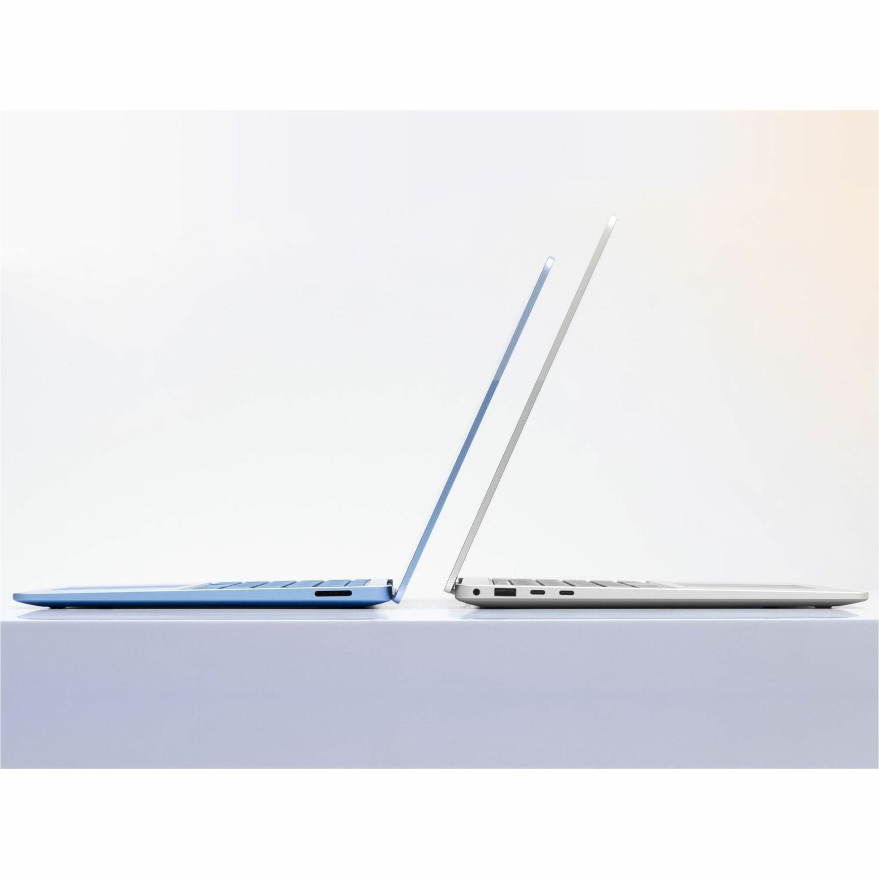 Microsoft Surface Laptop 7 13.8' Touchscreen Copilot+ PC Notebook - 120 Hz - Intel Core Ultra 7 266V - 16 GB - 256 GB SSD - English Keyboard - Platinum - Alternate view 25