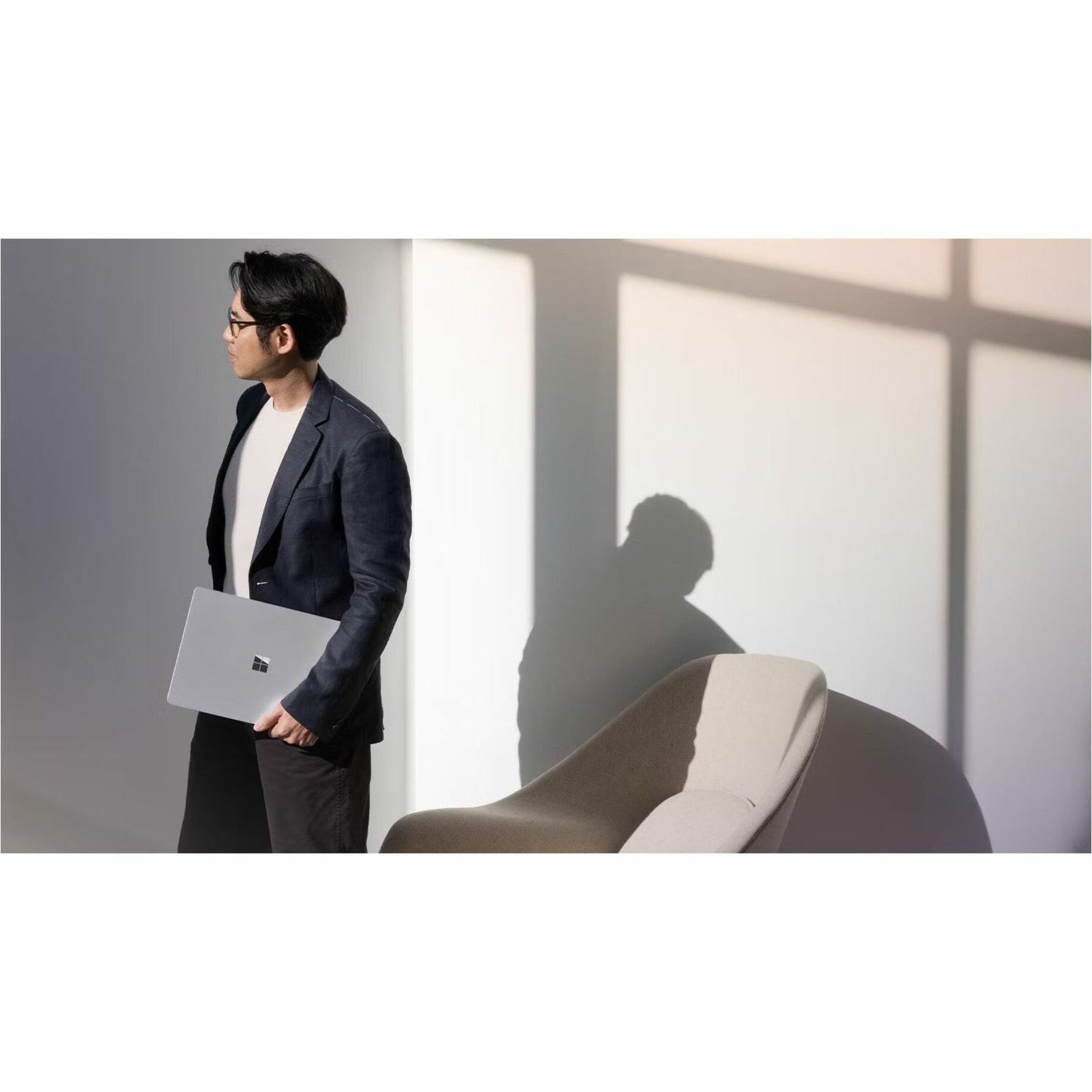 Microsoft Surface Laptop 7 13.8' Touchscreen Copilot+ PC Notebook - 120 Hz - Intel Core Ultra 5 236V - 16 GB - 512 GB SSD - English Keyboard - Platinum