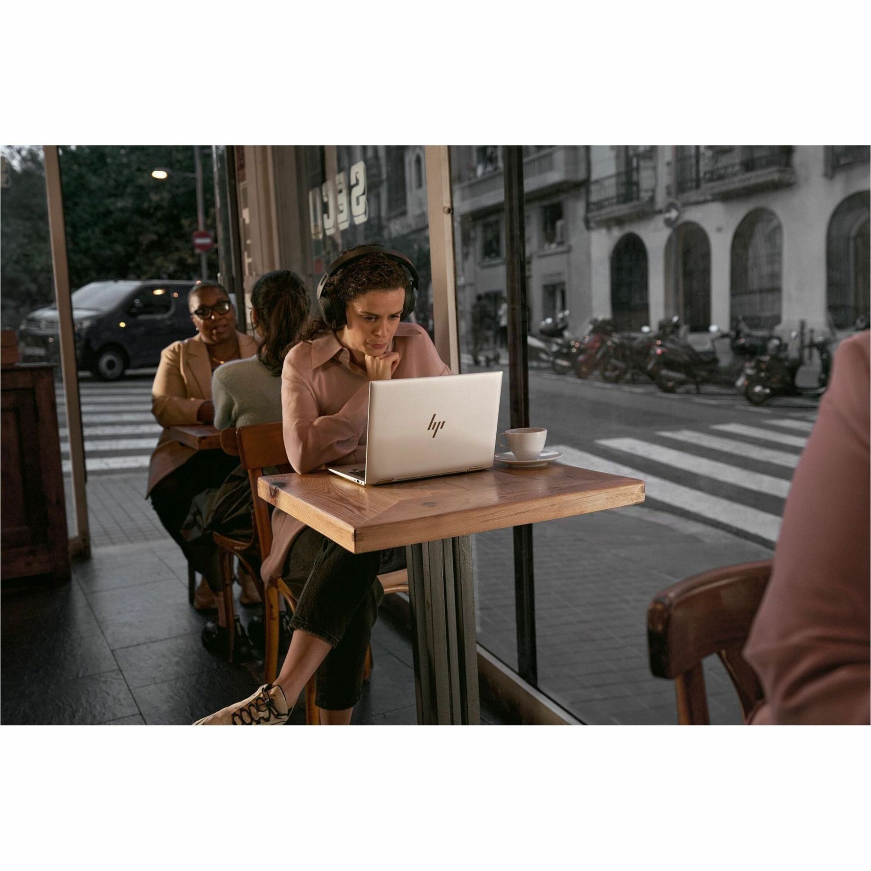 HP EliteBook 8 G1i 14' Notebook - WUXGA - 60 Hz - Intel Core Ultra 5 225U - 16 GB - 512 GB SSD - Glacier Silver