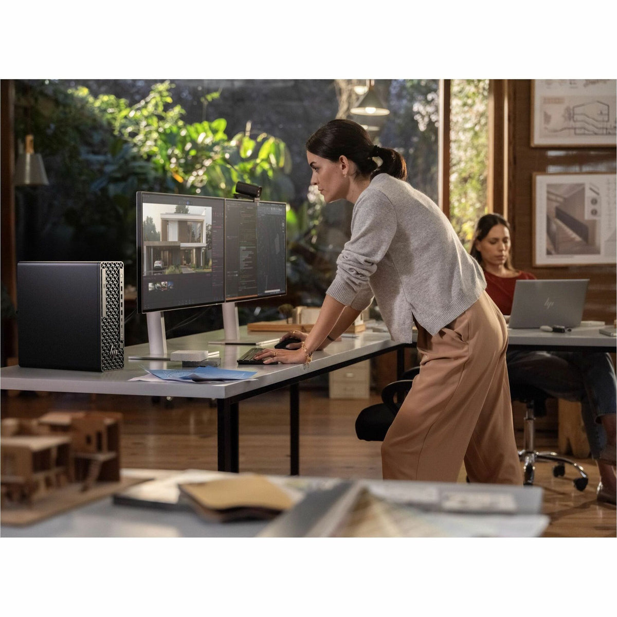 HP Z2 G1i Workstation - 1 x Intel Core Ultra 7 265 - vPro Technology - 32 GB - 1 TB SSD - Small Form Factor - Black