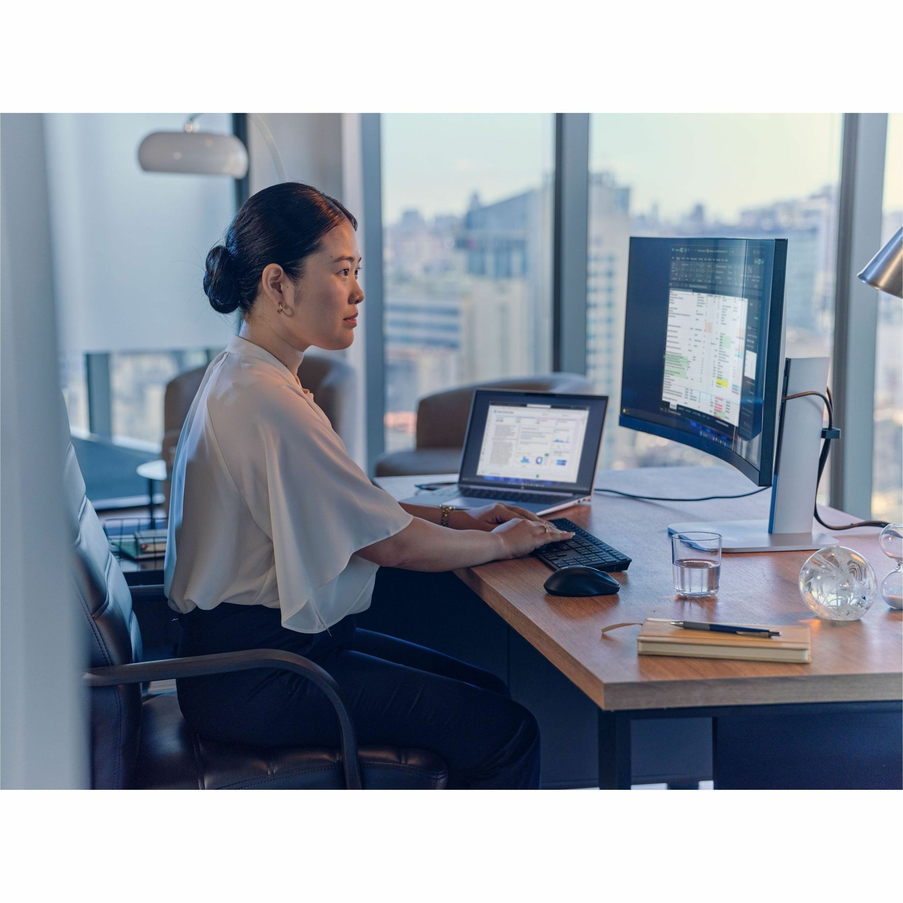 HP EliteBook 8 G1a 14' Copilot+ PC Notebook - WUXGA - AMD Ryzen AI 7 350 - 32 GB - 512 GB SSD - Glacier Silver