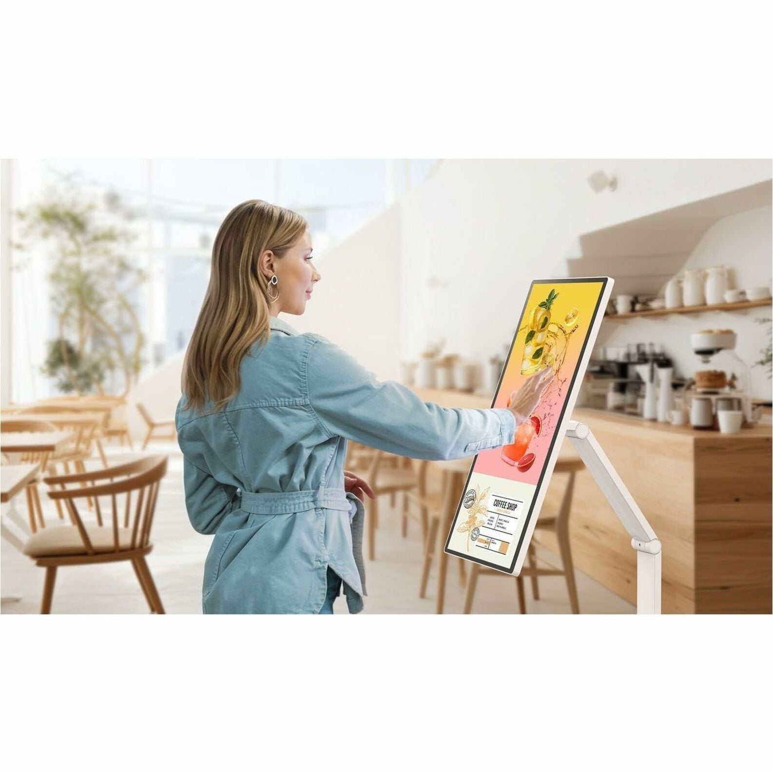 LG 32U889SA-W 32' Class Smart LCD Touchscreen Monitor - 16:9 - 5 ms - Alternate view 17