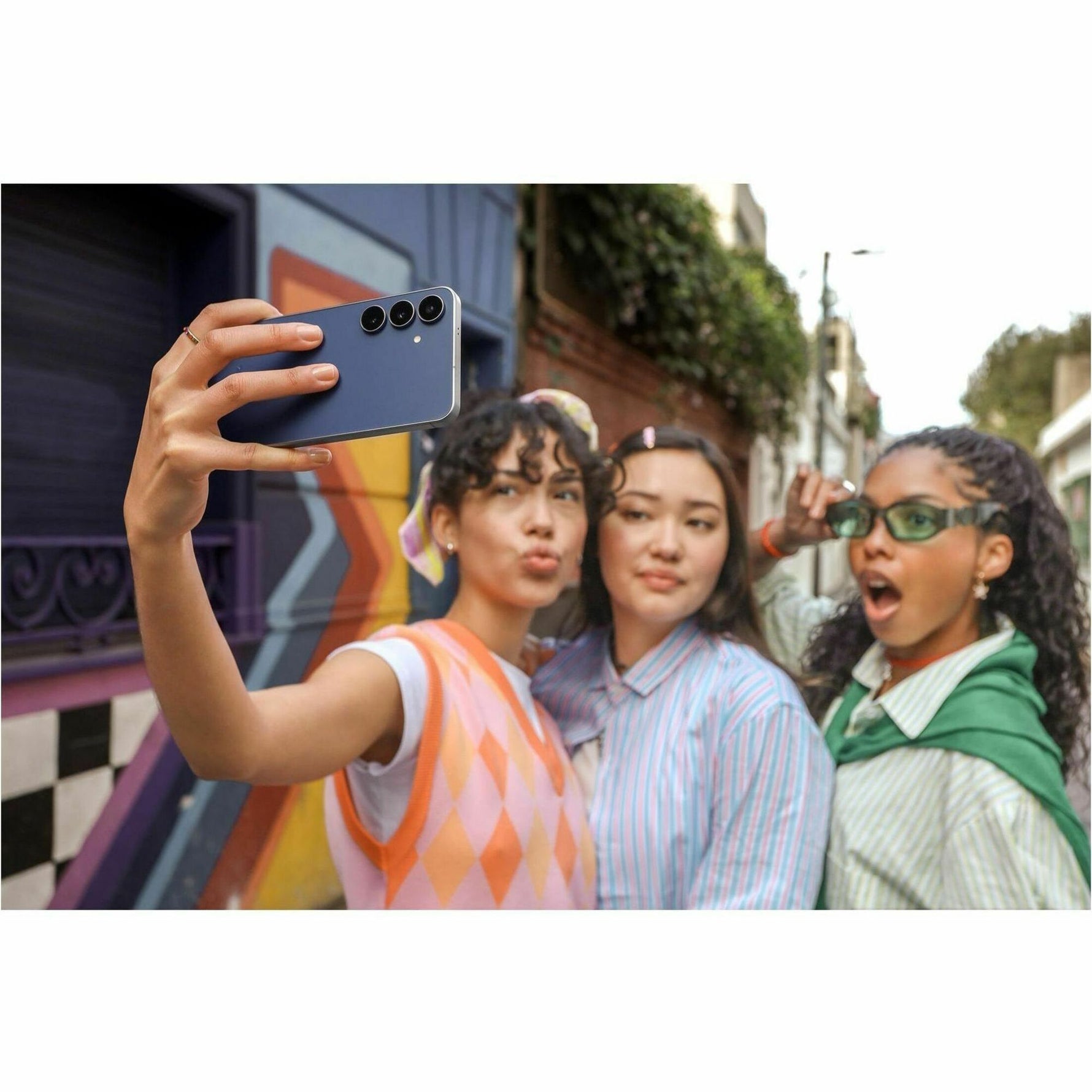 Samsung Galaxy S25 FE SM-S731B 256 GB Smartphone - 6.7' Dynamic AMOLED 2X Full HD Plus 1080 x 2340 - Deca-core (Cortex X4Single-core (1 Core) 3.20 GHz + Cortex A720 Dual-core (2 Core) 2.90 GHz + Cortex A720 Triple-core (3 Core) 2.60 GHz + Cortex A520 Quad