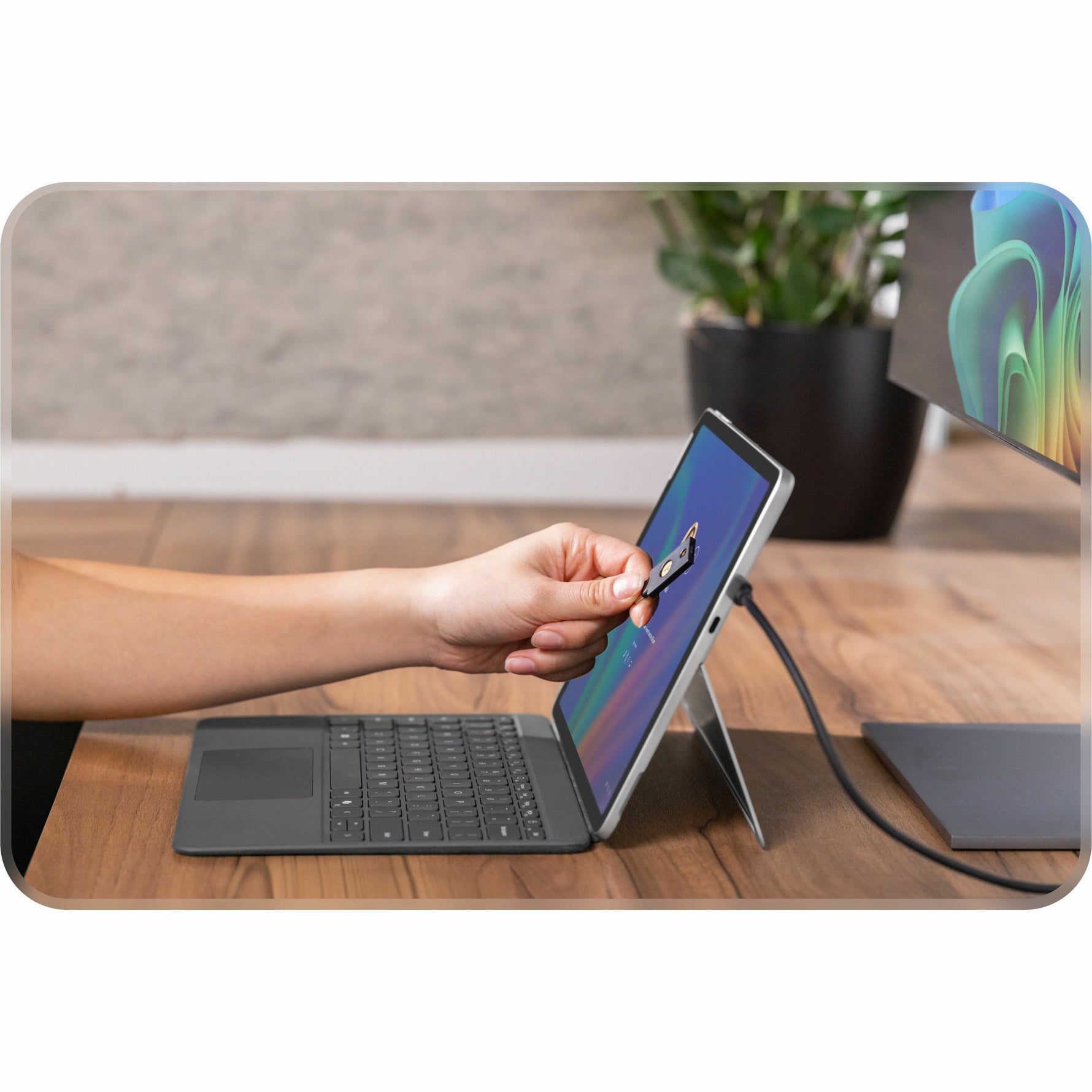 Microsoft Surface Pro (12th Edition) Tablet - 13' - vPro Technology - 16 GB - 1 TB SSD - Windows 11 Pro - Platinum - Alternate view 14