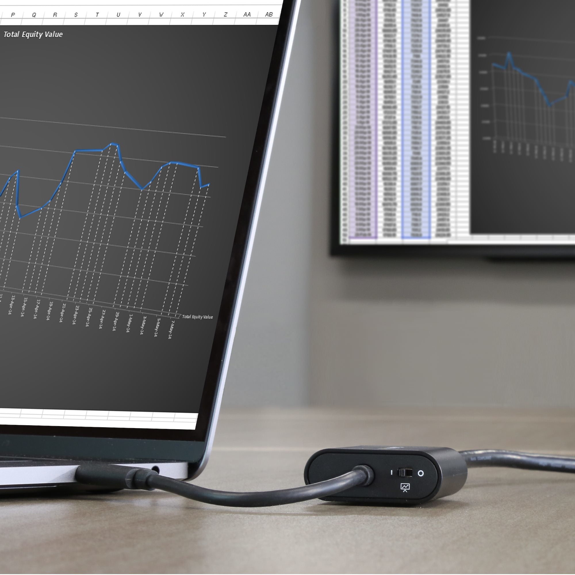 StarTech.com USB-C to HDMI Adapter - with Presentation Mode Switch - 4K 60Hz