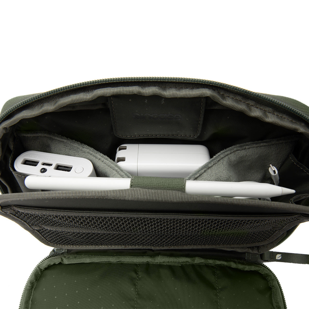 Incase Transfer 33 cm (13") Sleeve case Green