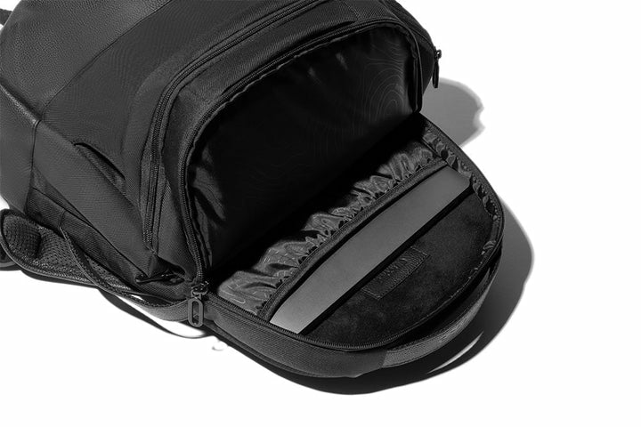 Incase INBP100622-BLK laptop case 40.6 cm (16") Backpack Black