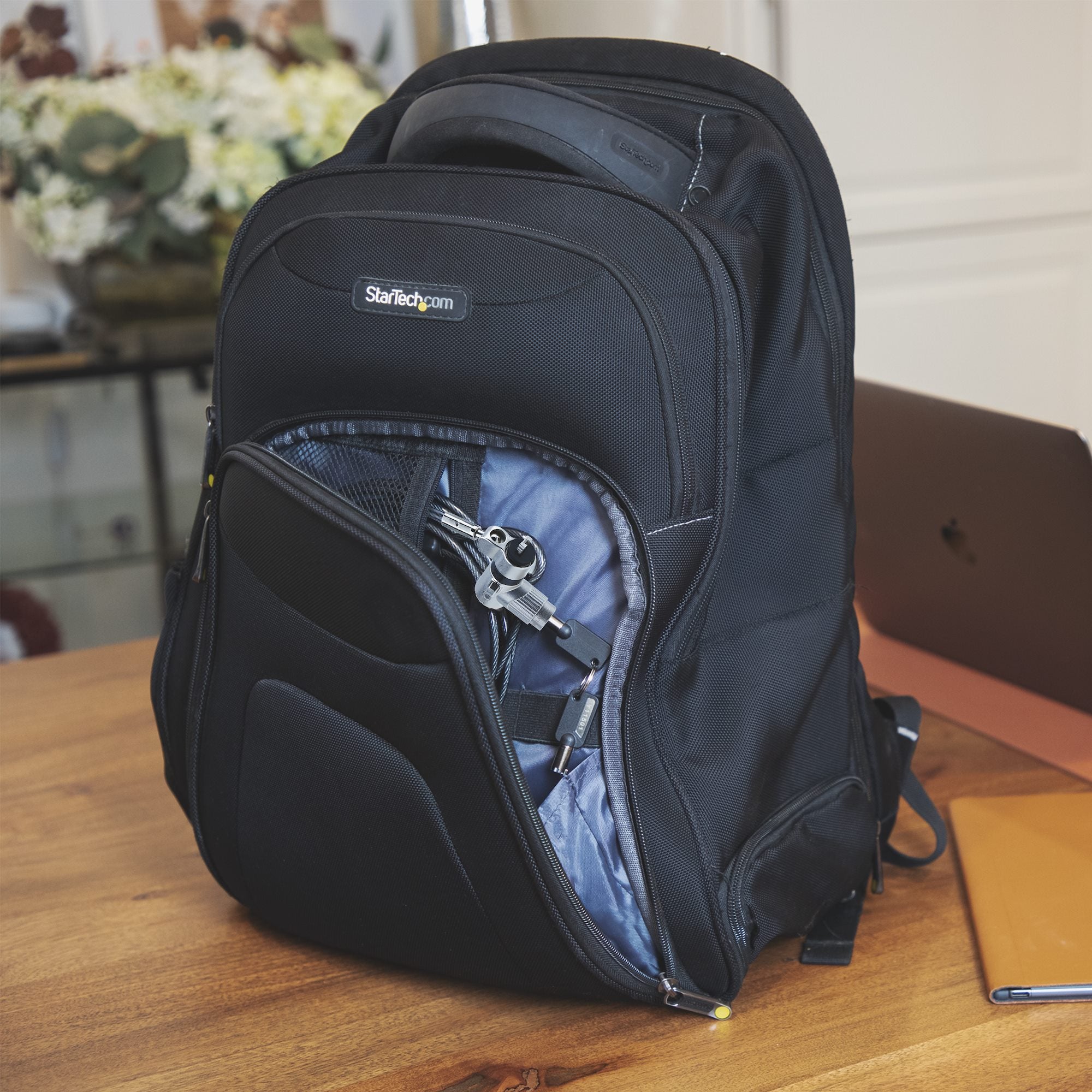 StarTech.com 3-in-1 Universal Laptop Lock 6.6ft (2m), Master Keyed Locking Cable, Computer Security, Compatible w/Noble Wedge®/Nano/K-Slot; Anti-Theft Cut-Resistant Cable