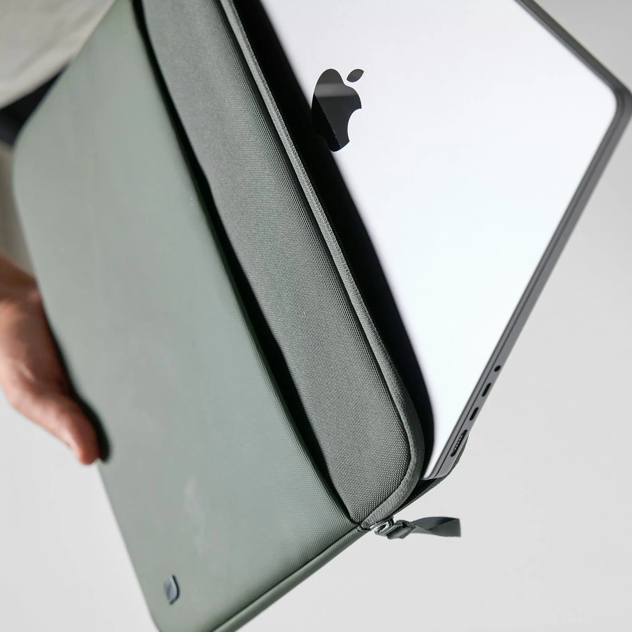 Incase A.R.C. Sleeve With ReSpun 100% Recycled Polyester for 14-inch Laptop (M1-M4, 2021-2024)