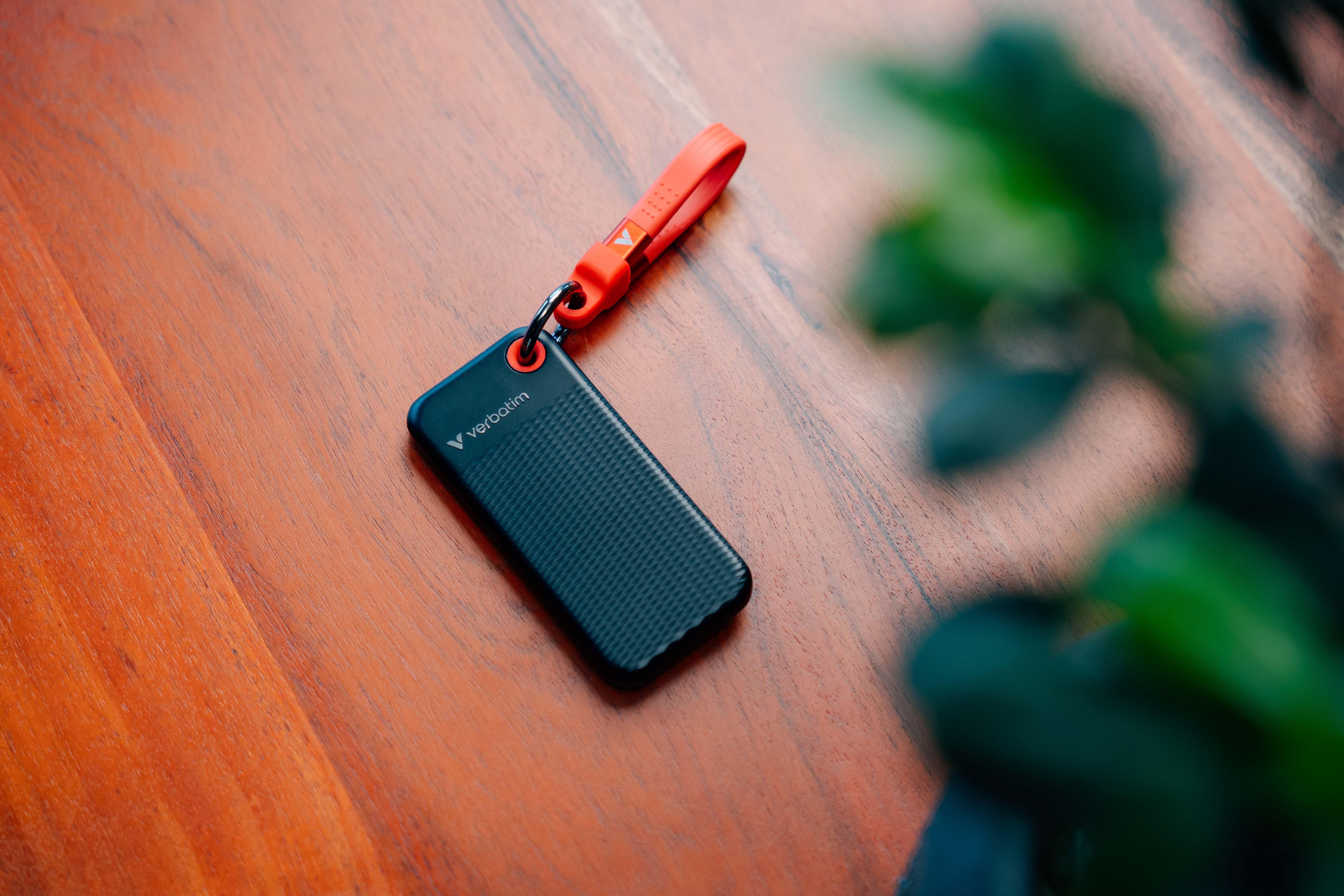 1TB Pocket SSD with USB-C 3.2 Gen 2 - Black/Red
