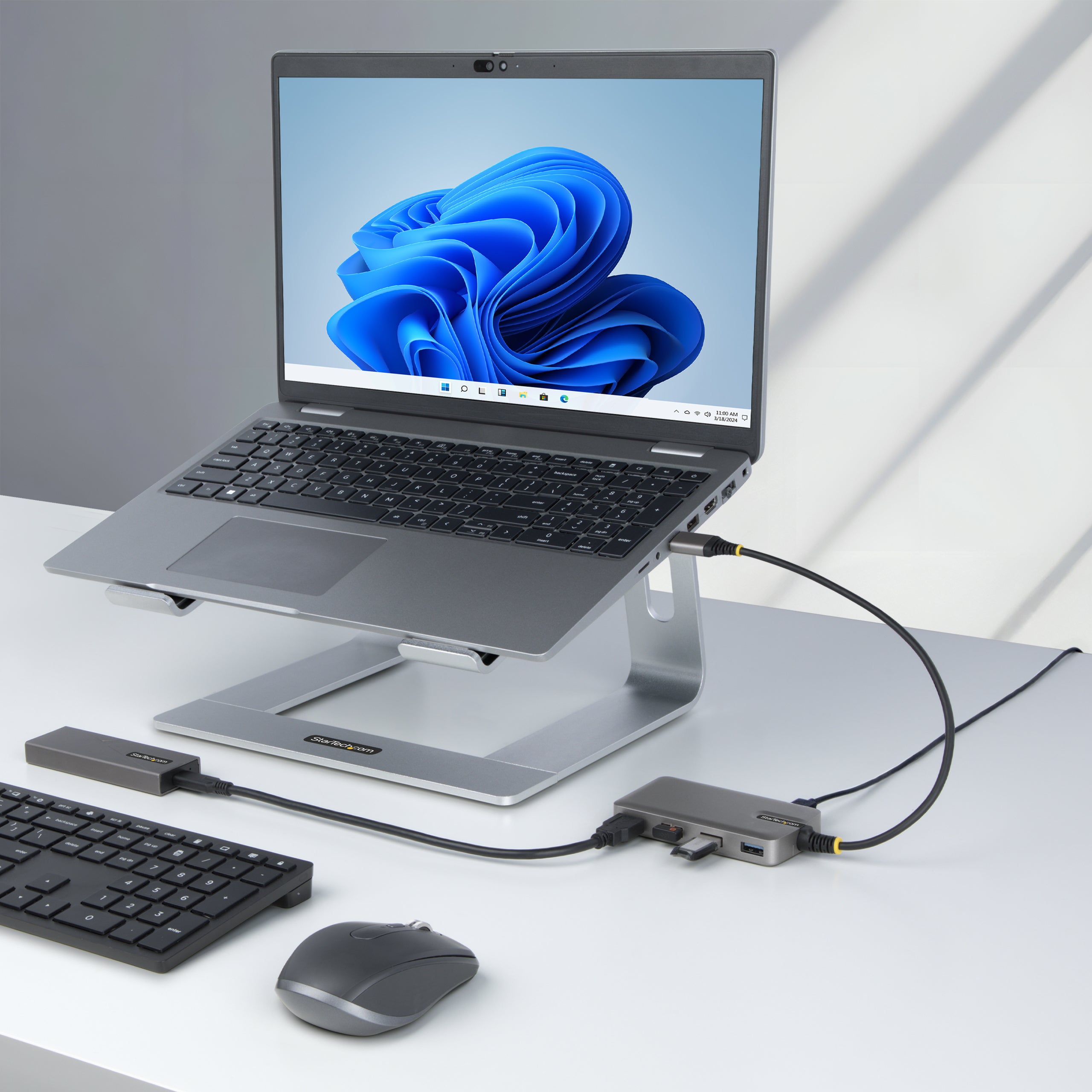 StarTech.com 4-Port USB Hub - USB 3.0 5Gbps, Bus Powered, USB-A to 4x USB-A Hub w/ Optional Auxiliary Power Input - Portable Desktop/Laptop USB Hub, 1ft/30cm Cable, USB Expansion Hub