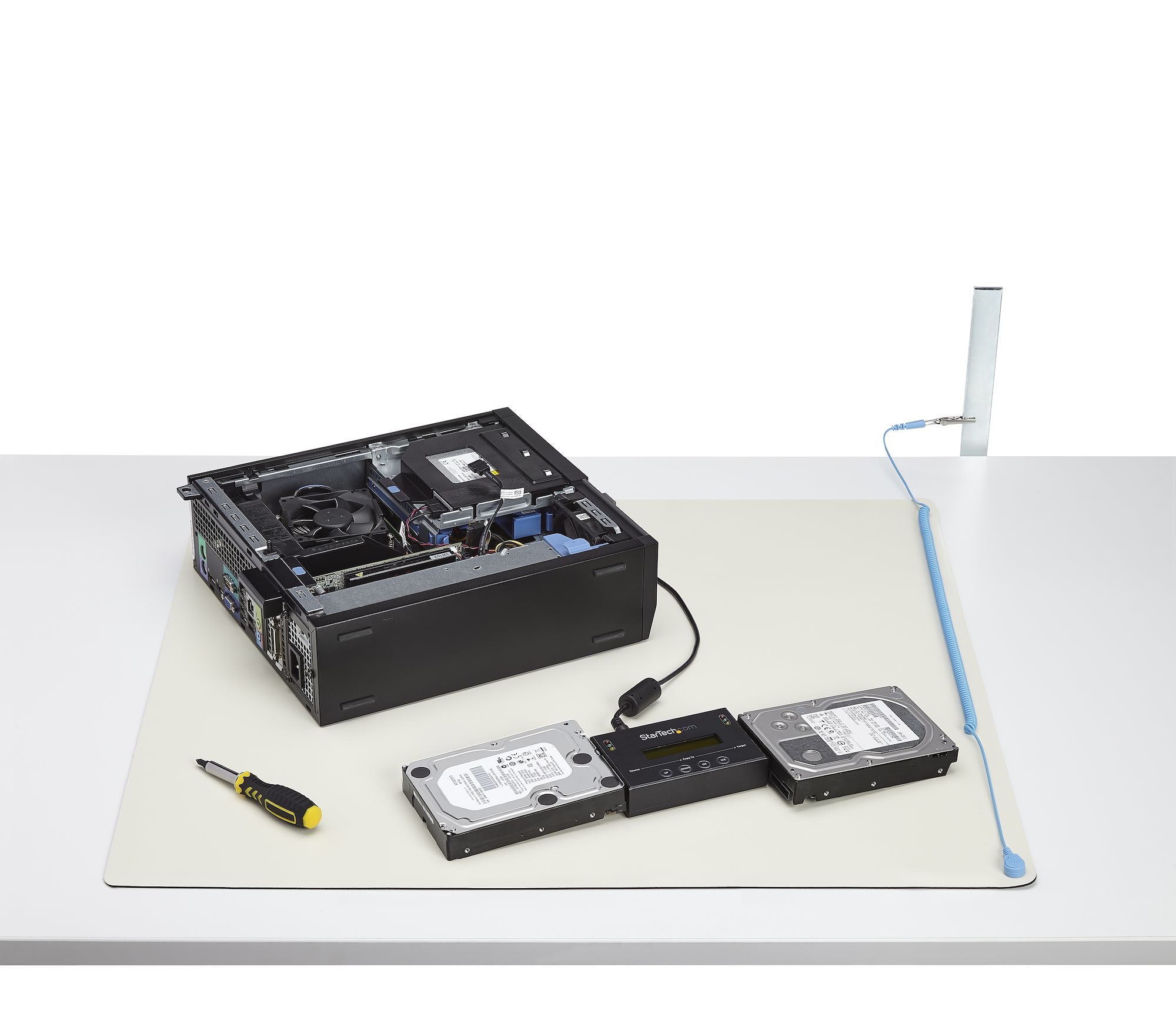 StarTech.com Anti Static Mat, ESD Mat for Electronics Repair, Anti Static Table/Desk Mat w/Detachable Grounding Wire, ANSI/ESD S 4.1, Flexible Thermoplastic Work Pad/Mat, 11x18in (30x46cm)