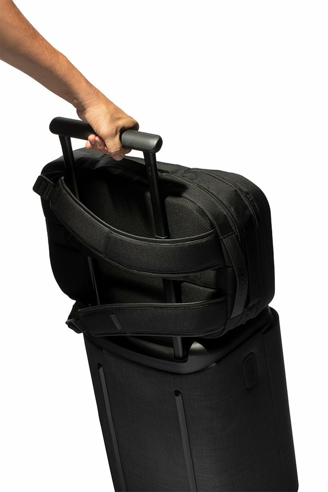 Incase INBP100622-BLK laptop case 40.6 cm (16") Backpack Black