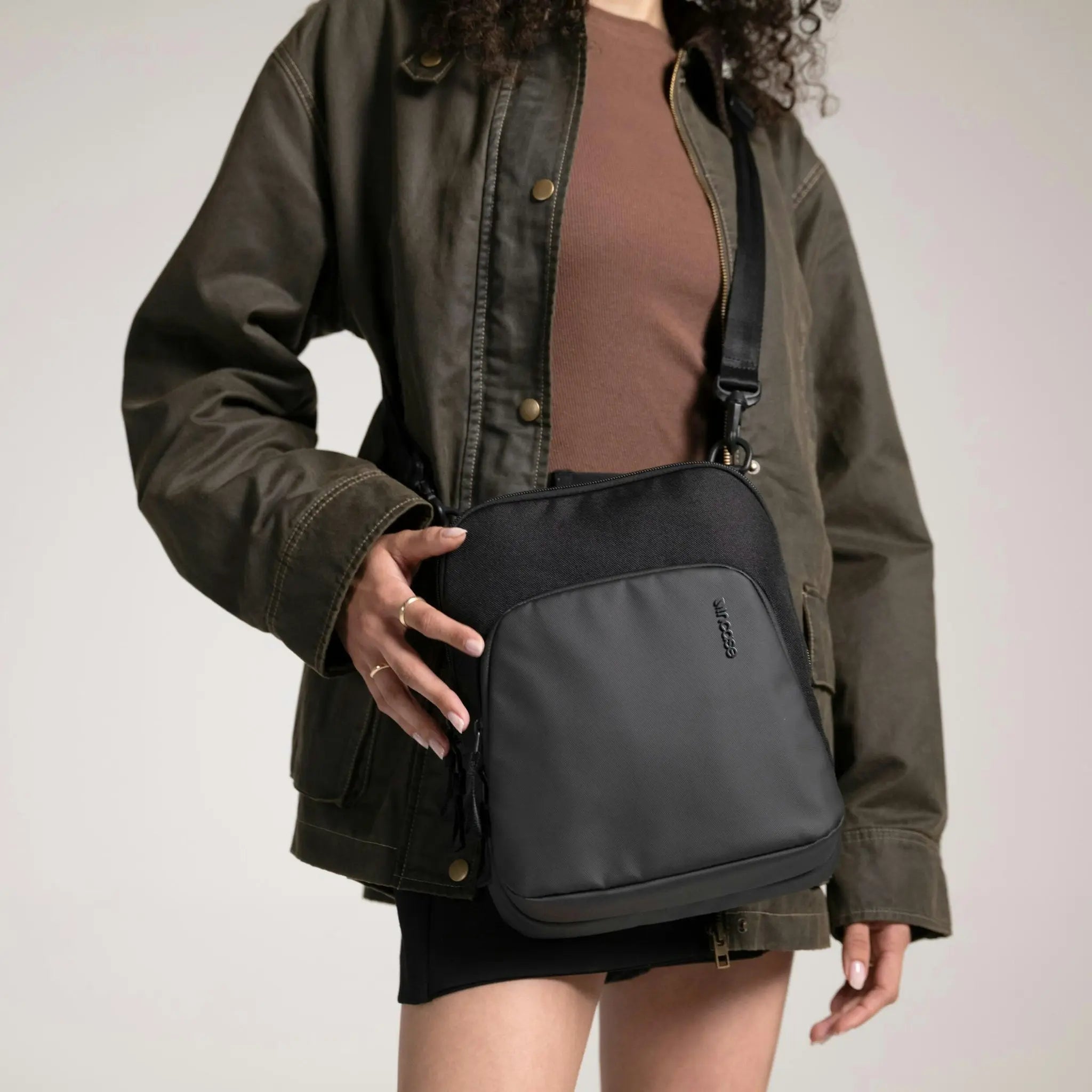Incase INCO400719-BLK handbag/shoulder bag Recycled polyester Black Boy/Girl Cross body bag