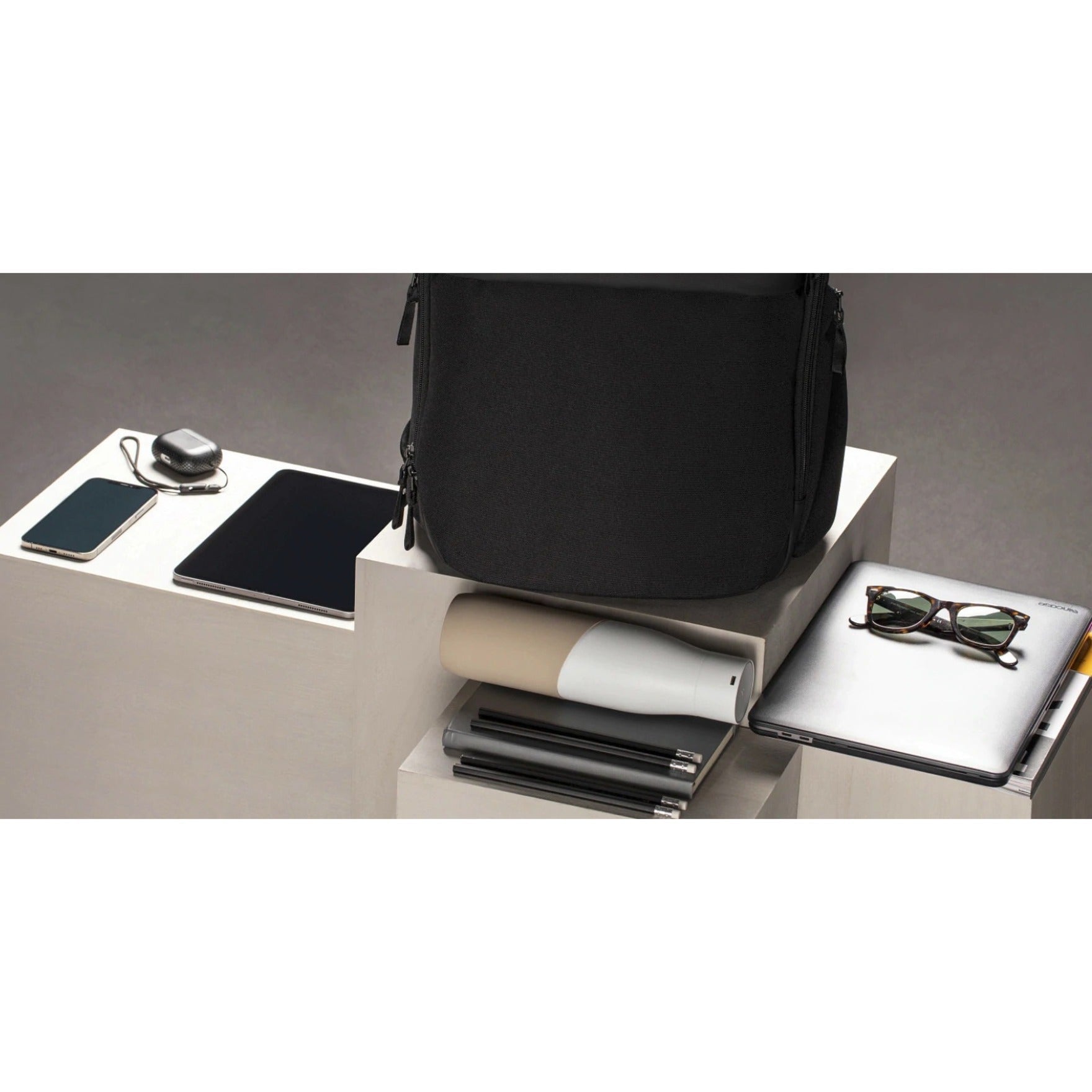 Incase A.R.C. Carrying Case (Backpack) for 32.8 cm (12.9') to 40.6 cm (16') Apple iPad MacBook Pro - Soundz Store AUSTRALIA
