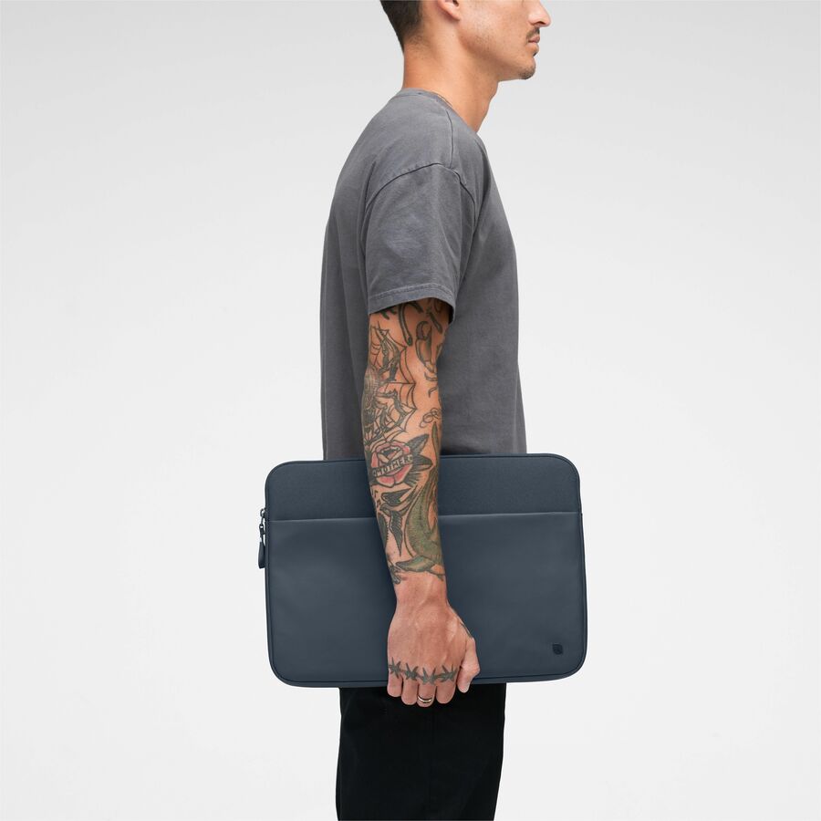 Incase INCO400718-NVY - ARC Sleeve 16'' Navy - Soundz Store AUSTRALIA